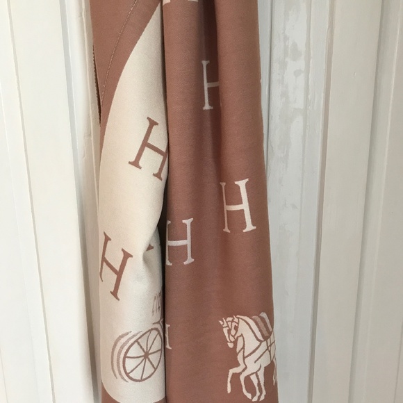 EQUESTRIAN CASHMERE SHAWL/WRAP NWOT - Picture 9 of 9